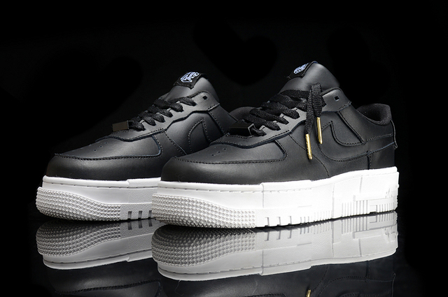 Nike Air Force 1 PIXEL BLACK Conforto e Estilo
