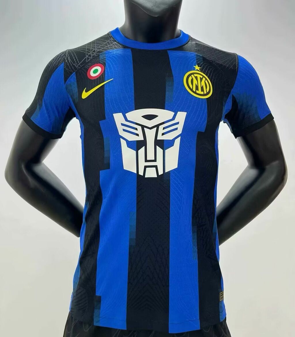 Por qué el Inter de Milán tiene el logo de Transformers en su camiseta?