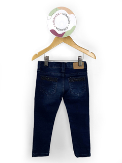 Calça jeans com elastano - modelo skinny - lavagem escura com aplicação de brilho nos contornos dos bolsos frontais Zara Girls Tam 3/4 Como novo - comprar online