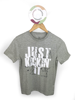 Camiseta de algodão cinza mescla - JUST KICKIN´IT" GAP Tam 10 Usado em bom estado