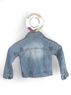 Jaqueta jeans lavagem clara com aplicação de perolas e brilhos Palomino Tam 4 Como novo - comprar online