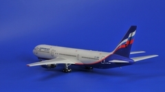Kit Zvezda - Boeing 767-300 - 1:144 - 07005 - comprar online