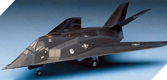 Kit Academy - USAF F-117A Stealth Attack-Bomber - 1:72 - 12475 - comprar online