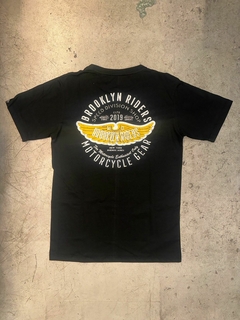 Remera Brooklyn Varsity Flag Negra