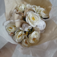 Ramo de Flores con Sorpresa beige - tienda online