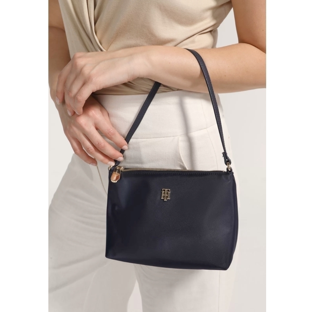 Bolsas marca tommy sale