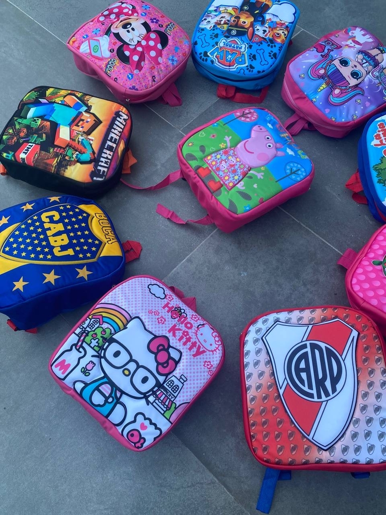 Mochilas infantiles con personajes en RELIEVE