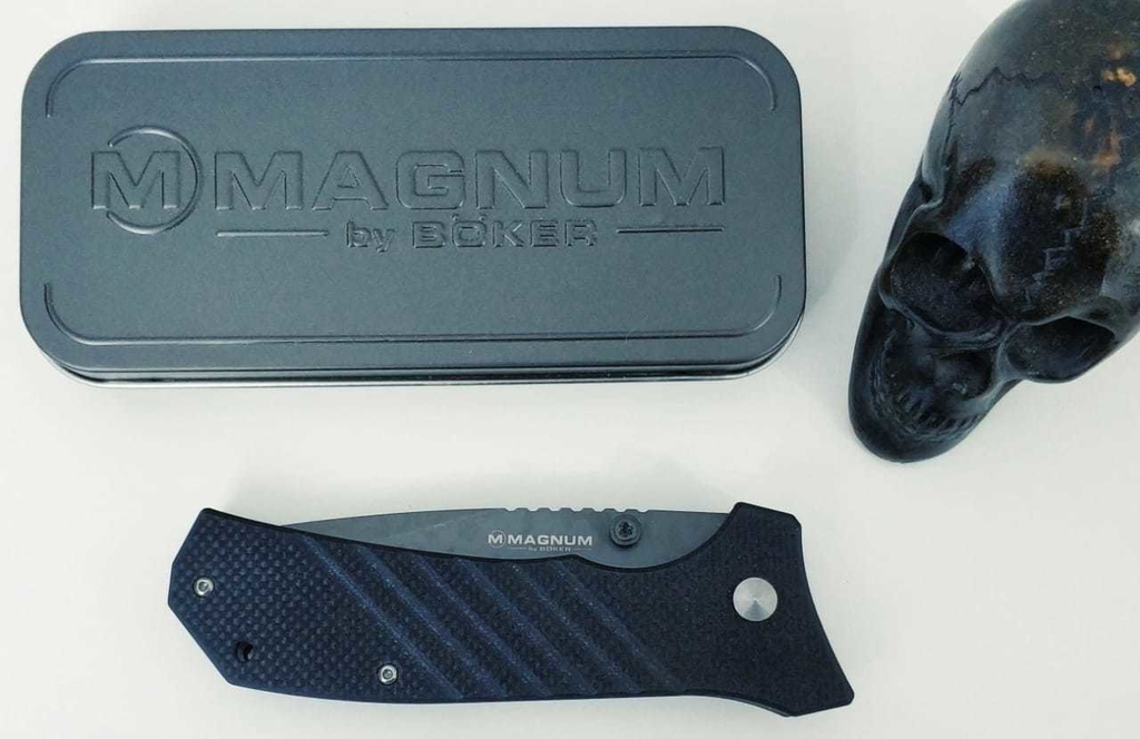 Canivete Boker Detonation I 01MB285, Linha Magnum, G10 Black, Aço Inox 440C, Lâmina Urban Camo, Case de metal/gift Canivete Boker Detonation I 01MB285, Linha Magnum, G10 Black, Aço Inox 440C, Lâmina Urban Camo, Case de metal/gift