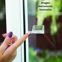 Imagen de ACCESORIO - DREAMBABY - BLOQUEO DE SEGURIDAD INFANTIL PARA PUERTAS Y VENTANAS