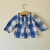 BLUSA - TOMMY HILFIGER - TALLE 6 A 9 MESES - A CUADROS AZUL Y BLANCO ML