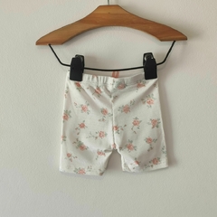 CONJUNTO - MINI ANIMA - TALLE 0 A 4 MESES - SET X2 PIEZAS (REMERA Y SHORT BLANCO MOTIVO FLORES)