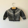 SWEATER - MINIMIMO - TALLE 3 A 6 MESES - GRIS TEJIDO CON MOTIVO BLANCO Y GRIS CLARO