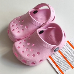 CROCS - TALLE AR 16 A 18 - ROSAS