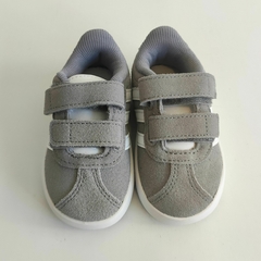 ZAPATILLAS - ADIDAS - TALLE AR 18 - GRIS en internet