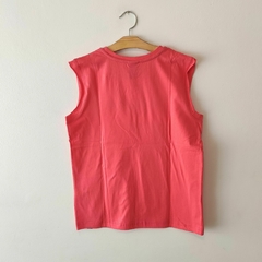 MUSCULOSA - MIMO - TALLE 12 AÑOS - CORAL CON LEYENDA - comprar online