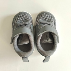 ZAPATILLAS - NIKE - TALLE AR 16 - GRIS - PilchaGo