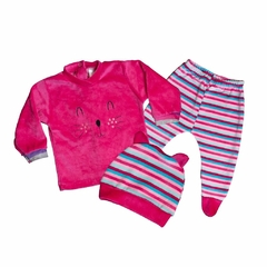 Conjunto Plush Bordado Fucsia + Caja de Regalo