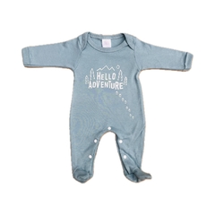 ENTERITO AMERICANO CON PIE HELLO ADVENTURE COLORES VARIOS - sassykids