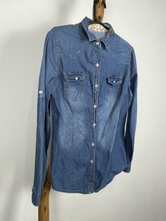 camisa jeans flores - P - comprar online