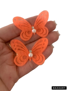 BORBOLETA EM ORGANZA COM PÉROLA E STRASS (5CM)- 2 UNIDADES - comprar online