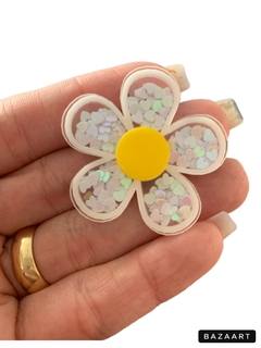 FLOR VAZADA COM CONFETE MINI CORAÇÃO (4CM)- UNIDADE na internet