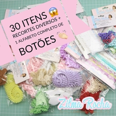 CAIXA SURPRESA - ESTOQUE LIMITADO - 30 Itens - Recortes Diversos + 1 Alfabeto Completo em Botões de 18 mm Caramelo - comprar online