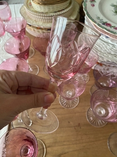 Juego de 4 copas rosadas talladas - comprar online