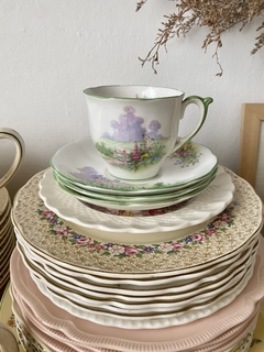 Taza de té con plato fine bone China Bell China Meadowside en internet