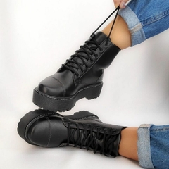 Coturno Preto Tratorado Feminino