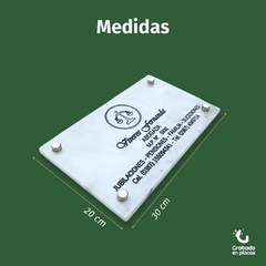 Placa personalizada de mármol, grabado en bajo relieve. - (copia) - Grabado en Placas