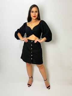 CROPPED COM AMARRAÇÃO DE LINHO - PRETO - Lola Collection