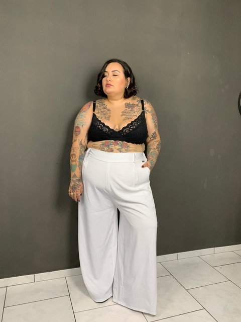 Calça Pantacourt Preta Alfaiataria Plus Size