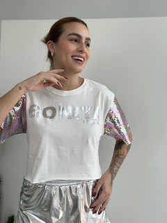 T-SHIRT PAETÊ BONITA E SOLTEIRA OFF WHITE