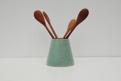 Vaso cone flocos - Olive Cerâmica | Cerâmica Artesanal Utilitária