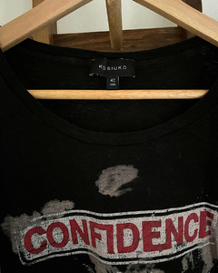 Remera Confidence Kosiuko en internet