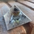Orgonite Pirâmide 4cm Proteção com Turmalina - comprar online