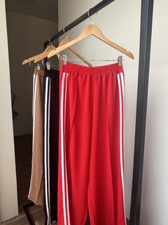 Calça Pantalona Track pants caramelo na internet