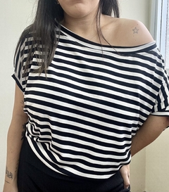 Blusa canoa listrada preta