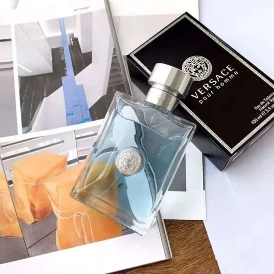 Notas versace pour homme sale