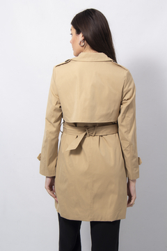 TRENCH GABARDINA LARGO CINTHIA - I AM | Indumentaria