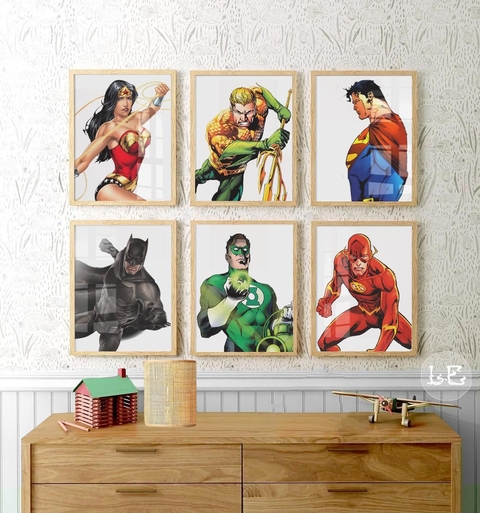 Set de 6 cuadros medianos en marco natural 21 x 30 cm. Serie: Superheroes