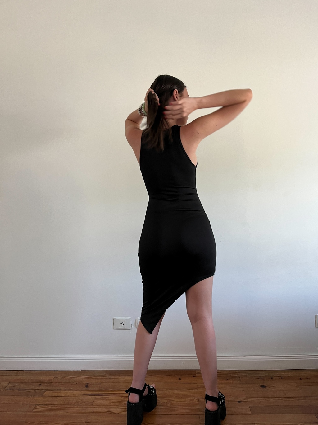 Vestido negro inside hot sale