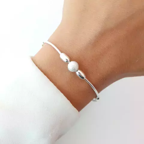 PULSERA FINA CON BOLITAS