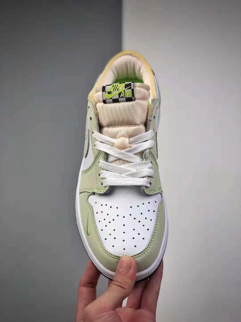 Nike ghost green 2025