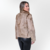 Abrigo de piel de conejo Peluxy con cuello alto y bolsillo. Femenino. Fabiane Frank Fur and Shop. Caliente para el frío del otoño invierno 2024 2025. Marrón Nevado Beige Atrás