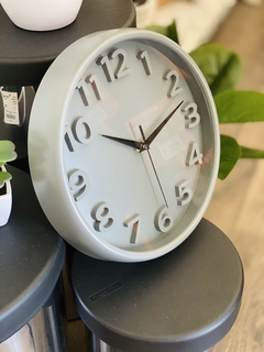 Reloj gris 26cm