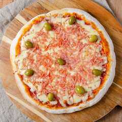 Pizza jamón y mozarela, 8 porciones, 630 gr.