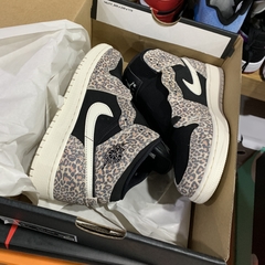 Air Jordan 1 mid desert leopard na internet