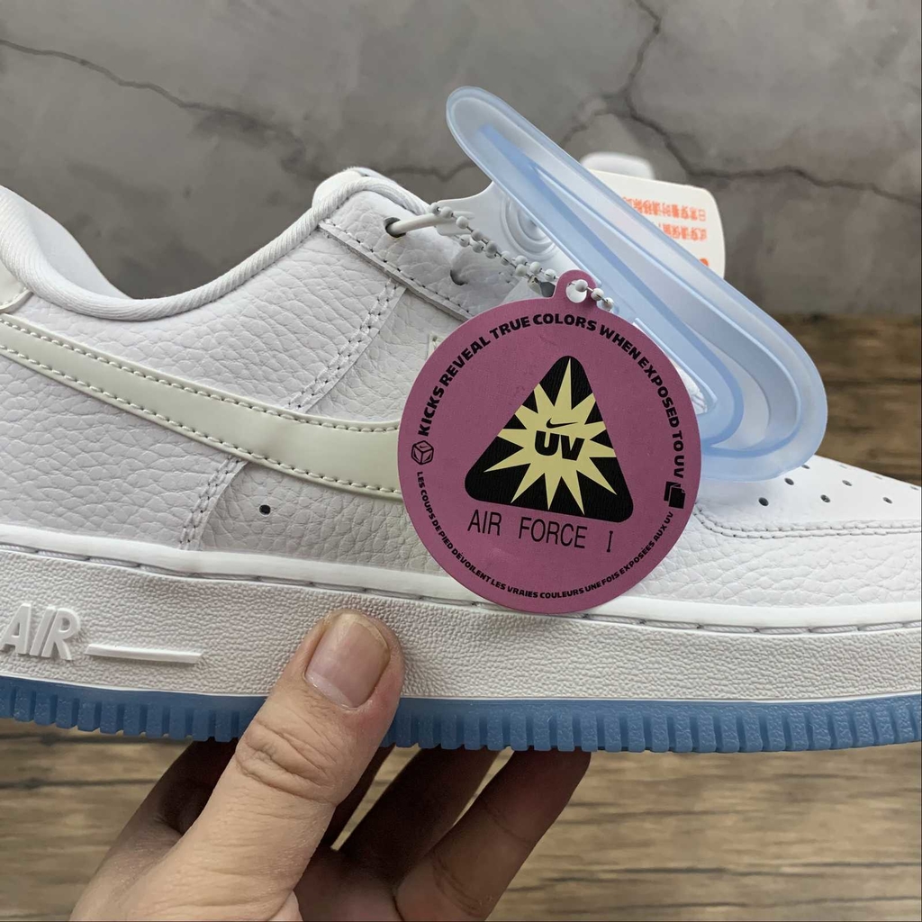 Air Force 1'07 LX UV ( Muda de cor com calor do Sol )