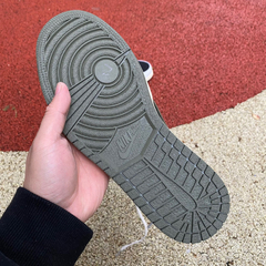 Imagem do Air Jordan 1 Low “Travis Scott Olive”